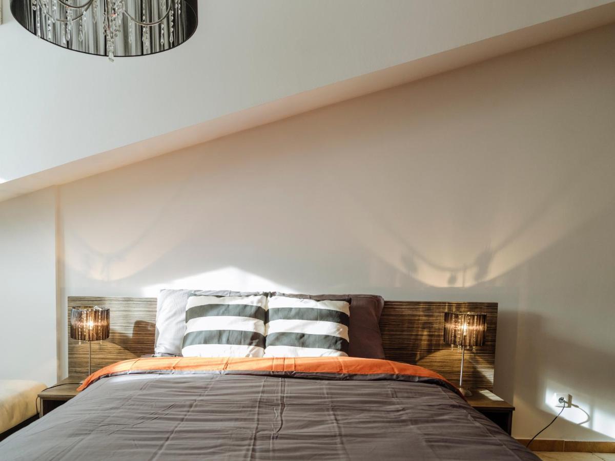 Amazing City View Residences - Penthouse & Apartment Bucarest Esterno foto